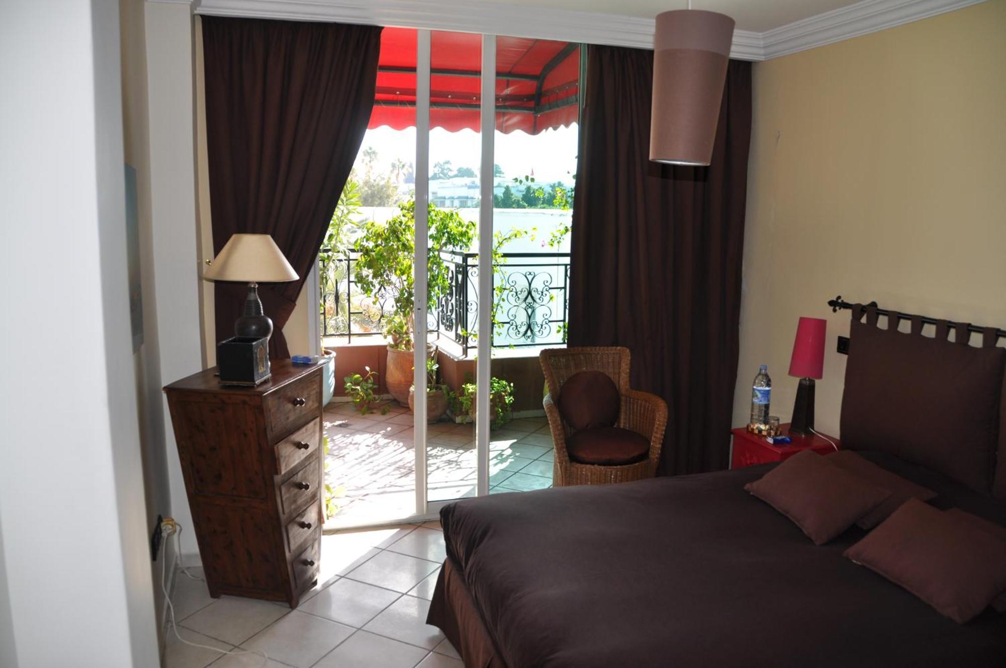 Appartement Agreable Avec 2 Tres Belles Terrasses Au Coeur De Rabat Exterior photo
